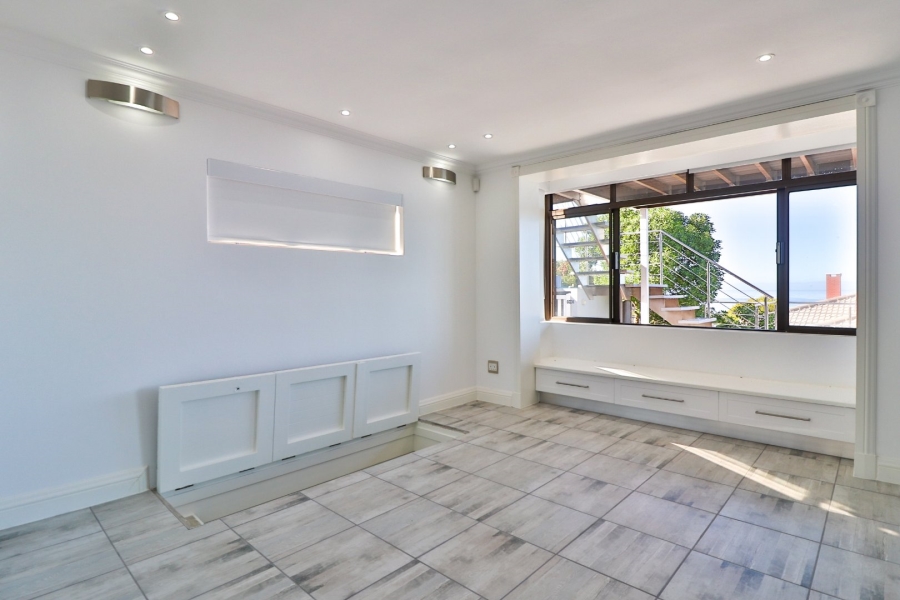 8 Bedroom Property for Sale in Reebok Western Cape